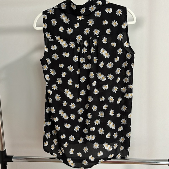 Pleione Daisy Sleeveless blouse - Picture 3 of 4